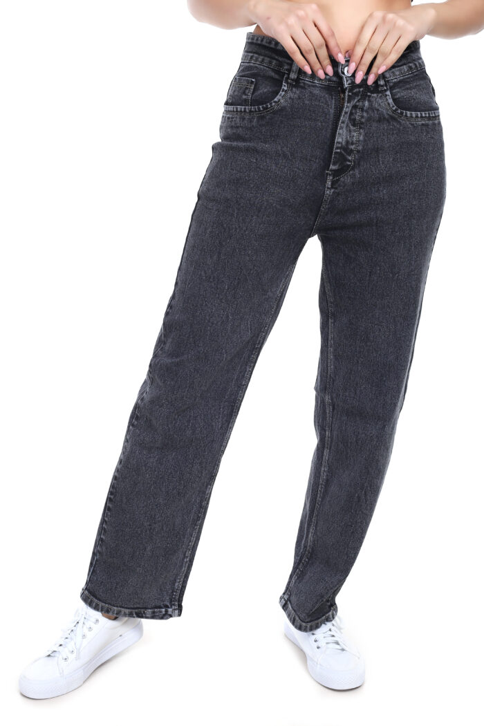 Trendy Straight fit Jeans for Women - Image 3